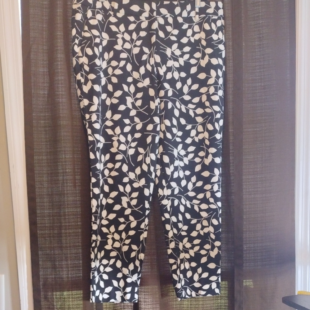 Talbots Black and White Leaf Print  Pants